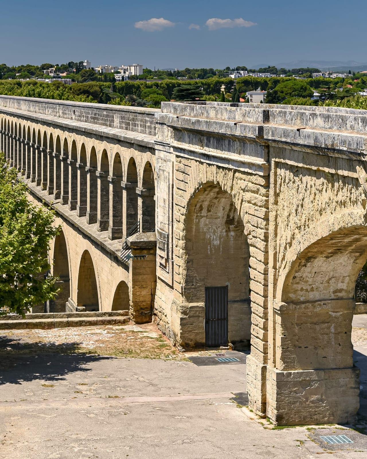 Les arches de l’aqueduc Saint-Clément