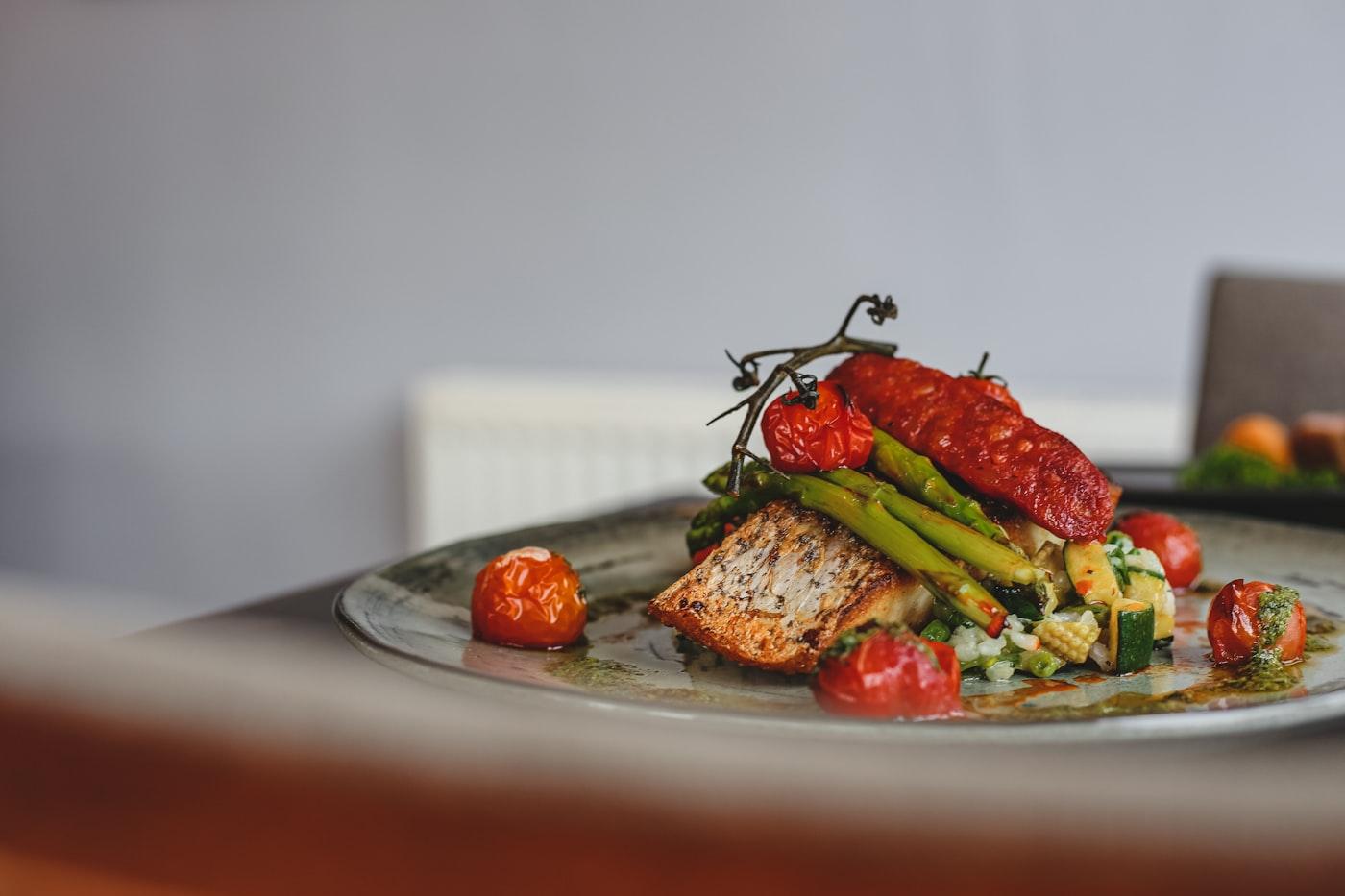 Food & restaurant — Ylala