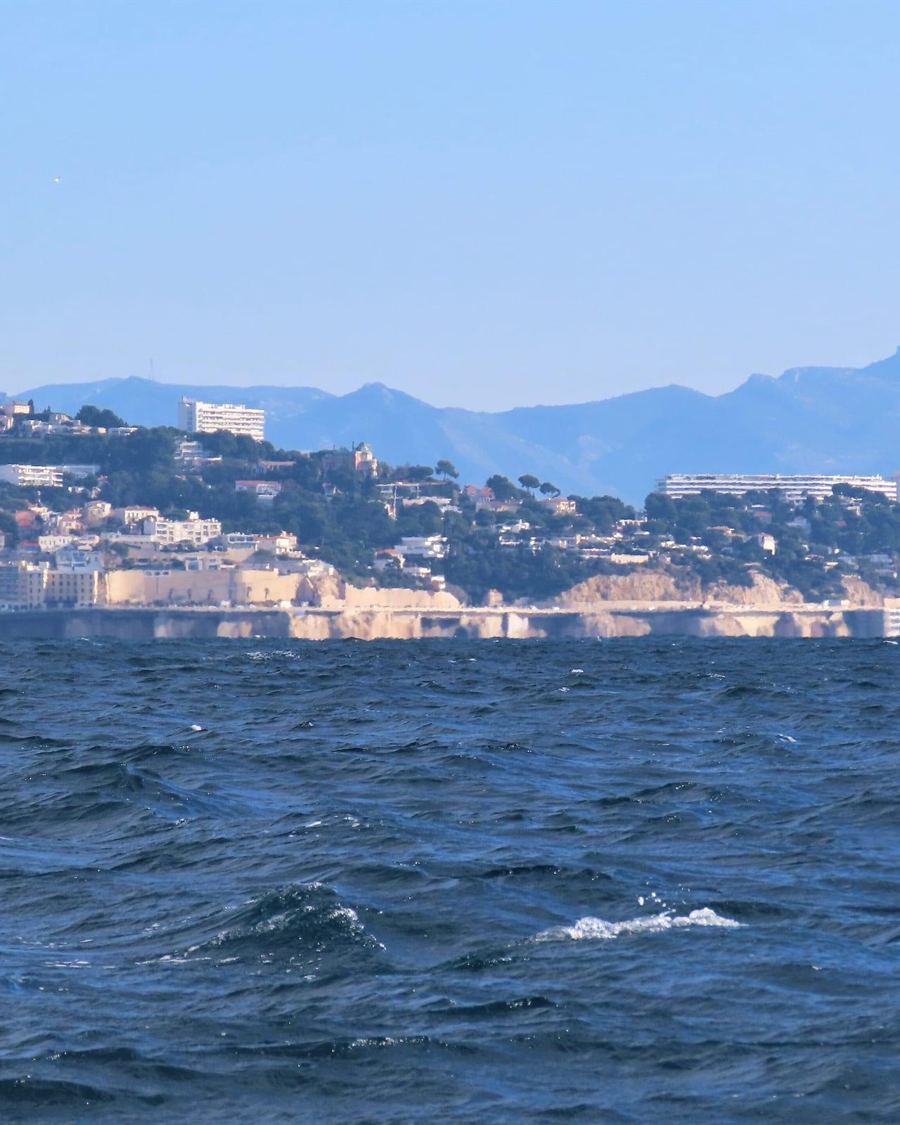 The Corniche Kennedy running alongside the bay