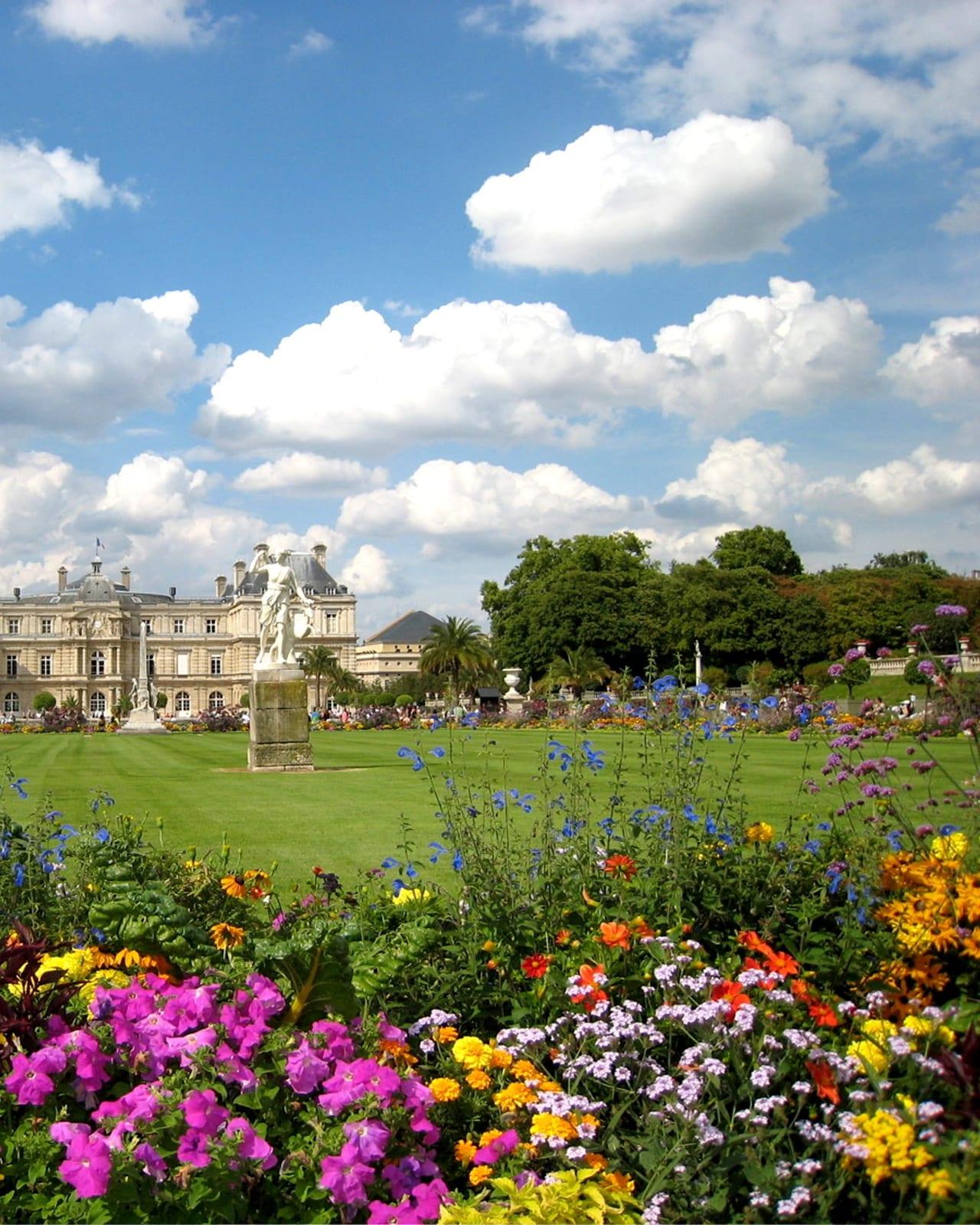 Flowerbeds and gravel walks in the Jardin du Luxembourg